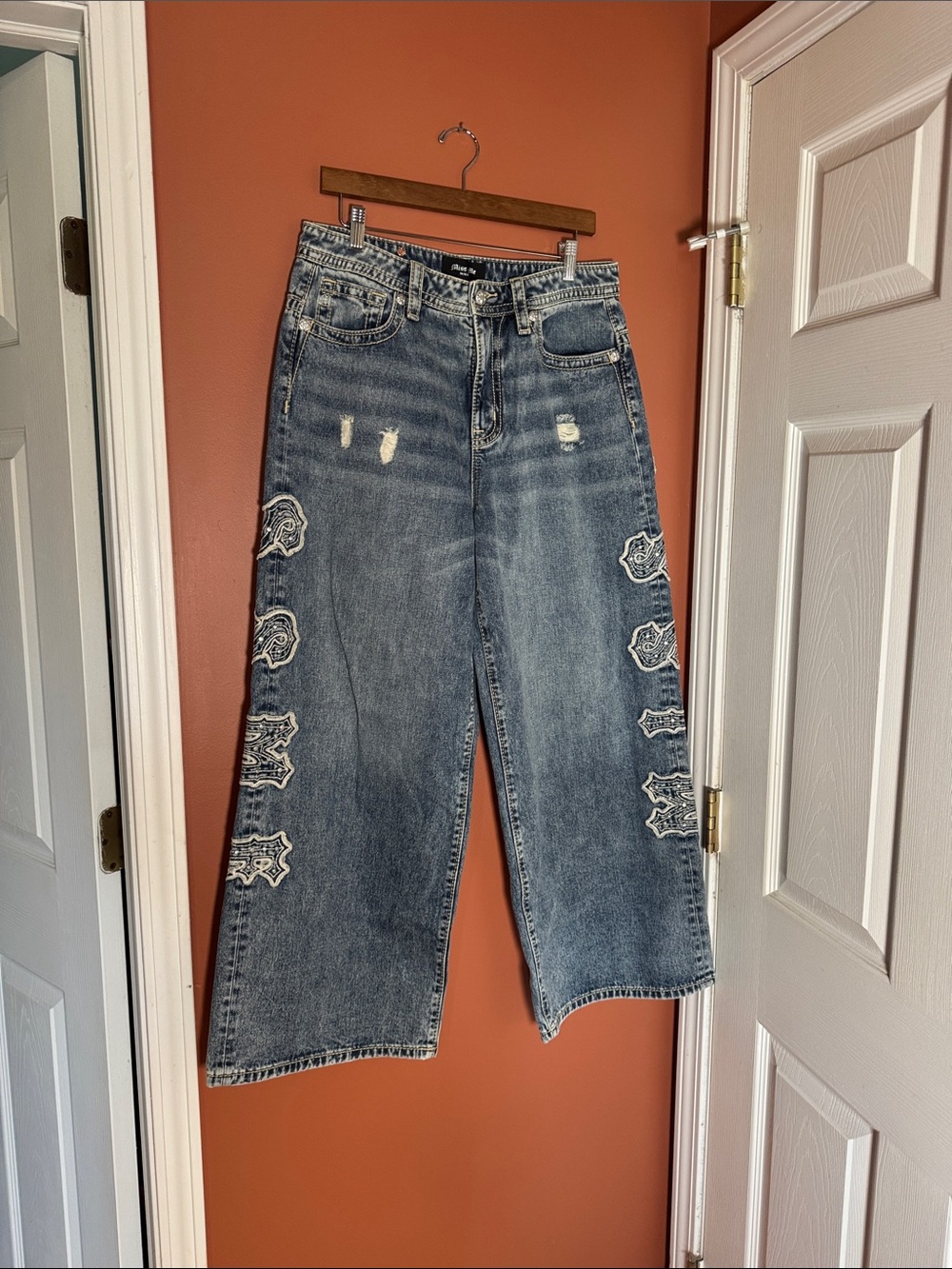 NWOT Miss Me Distressed Wide Leg Blue Denim Jeans with Side Embroidery